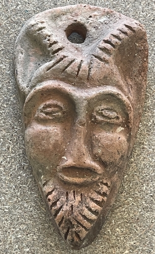 tete_cornue_en_terre_cuite__non_identifie__patinee