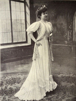 renee_felyne_1884_-_1910_actrice_theatre_des_bouffes_parisiens_paris_france