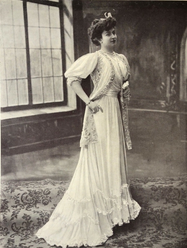 renee_felyne_1884_-_1910_actrice_theatre_des_bouffes_parisiens_paris_france