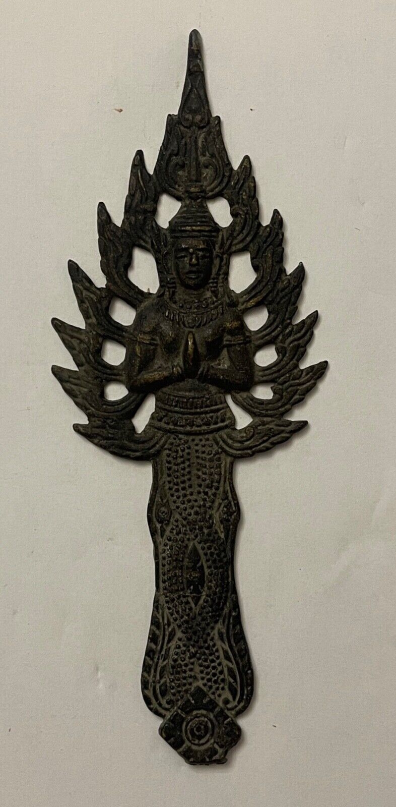amulette_plaque_votive_a_patine_noire_thailande_ancienne_deesse_xixe