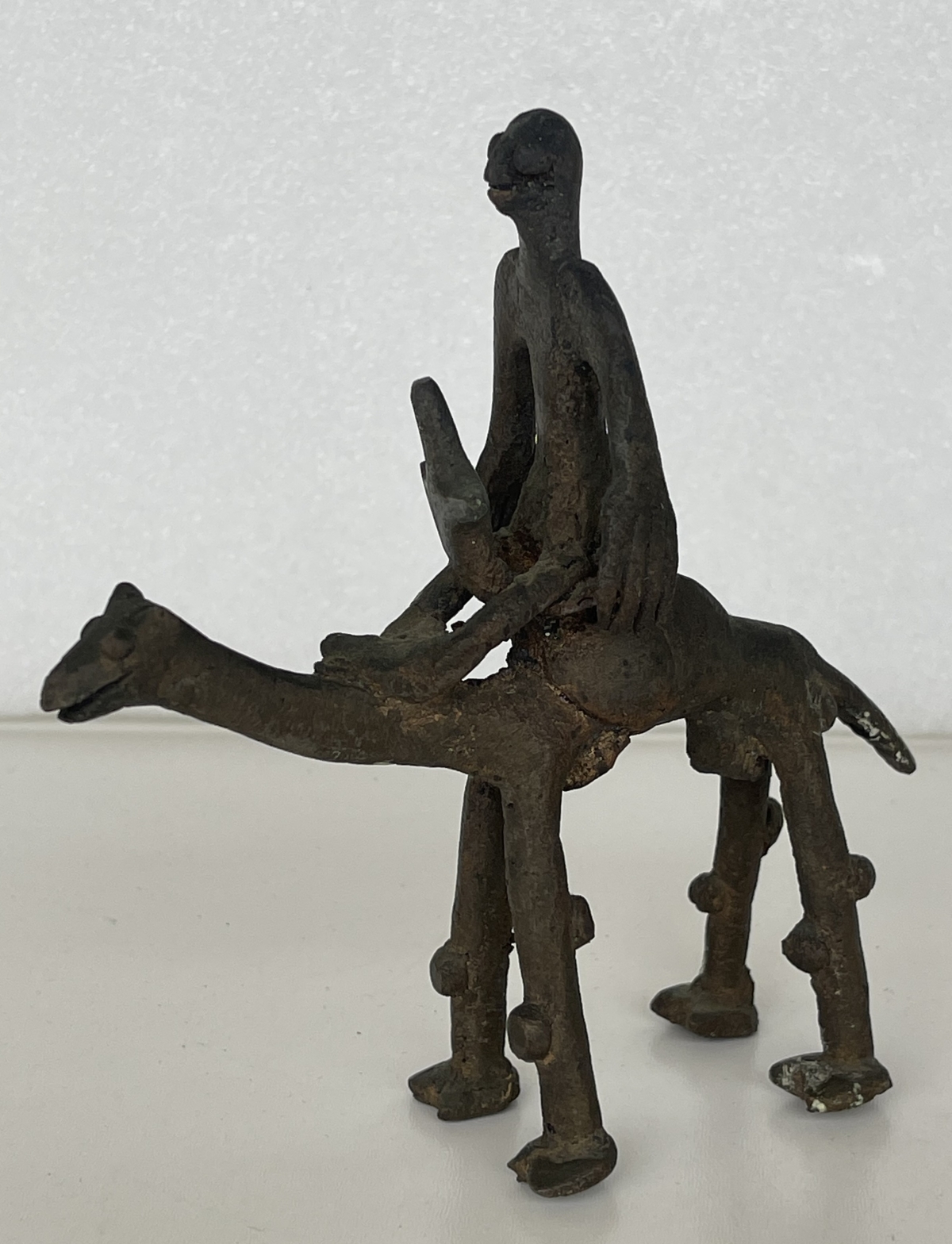 dogon_mehariste_en_bronze_du_mali_xxe_afrique_dromadaire_cavalier
