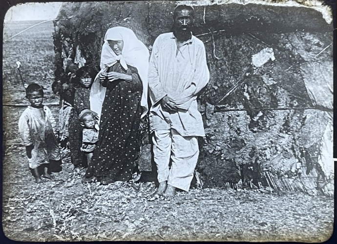 chine_famille_kirghize_plaque_de_verre_vers_1915_kirghizistan