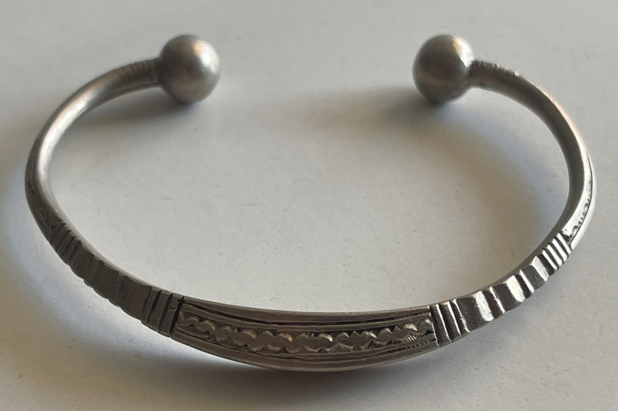 old_tuareg_niger_bracelet_low_grade_tribal_silver_engraved_african_jewelry
