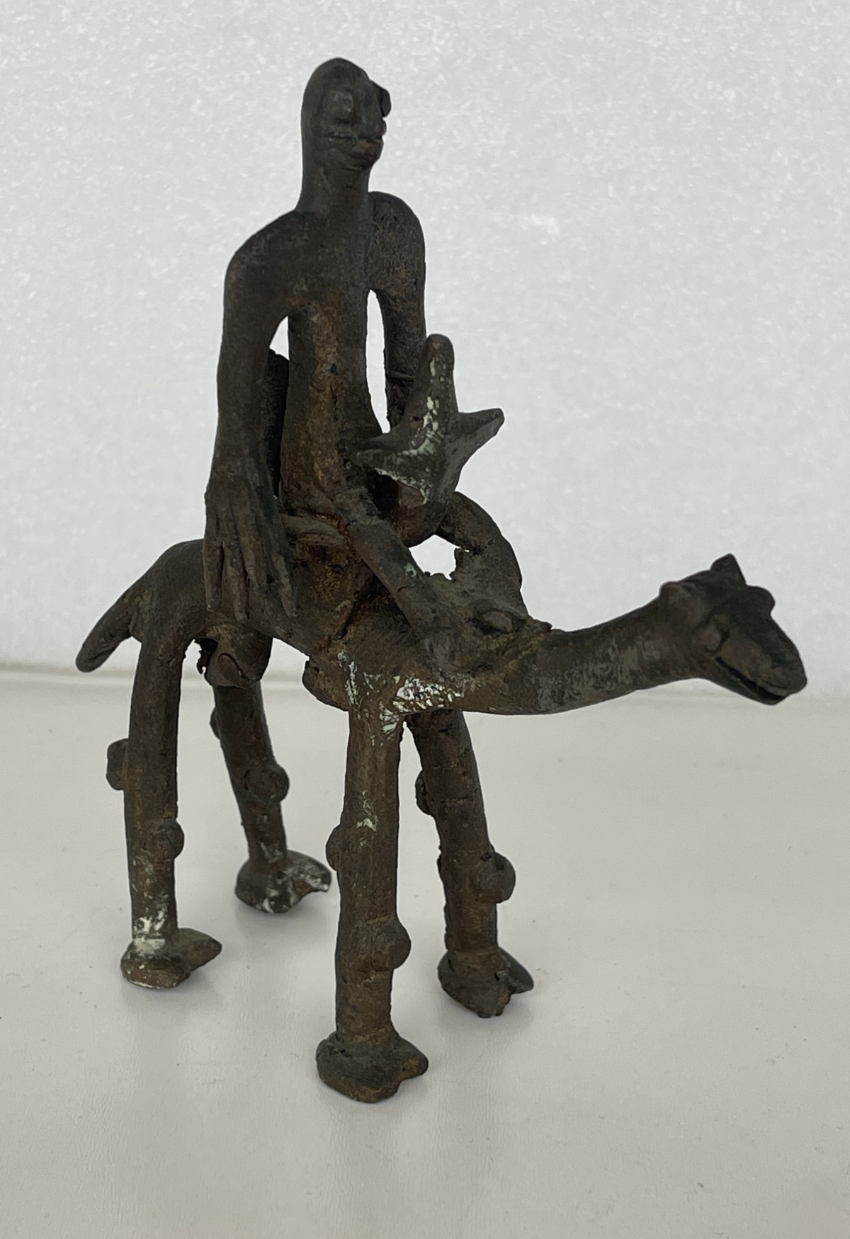 dogon_mehariste_en_bronze_du_mali_xxe_afrique_dromadaire_cavalier