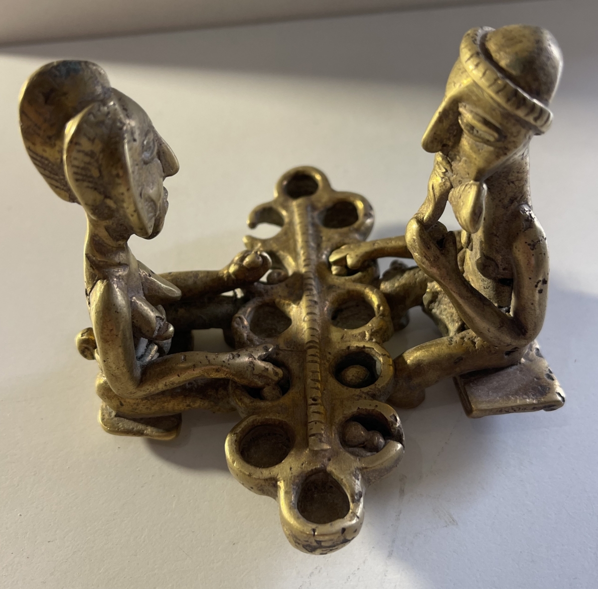 bronze_akan_ghana_scene_jeu_oware_awale_personnages_art_africain