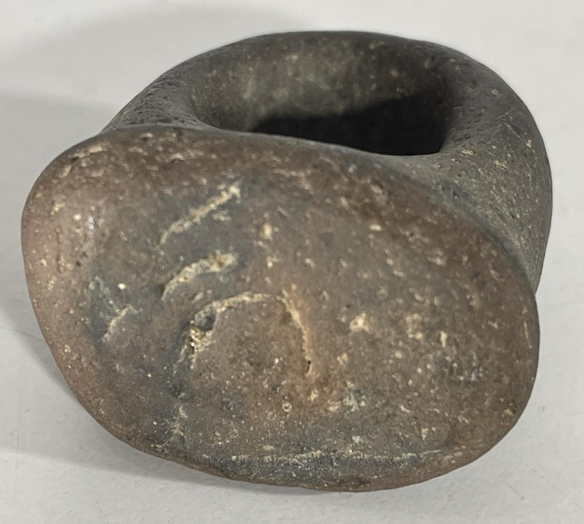 anneau_en_pierre_basalte_ou_lave_ethnographie_objet_ancien_curiosite