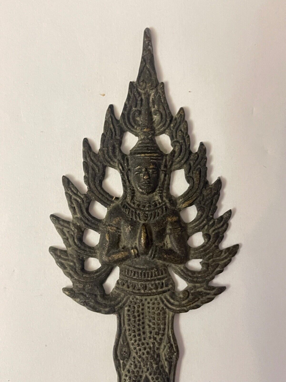 amulette_plaque_votive_a_patine_noire_thailande_ancienne_deesse_xixe