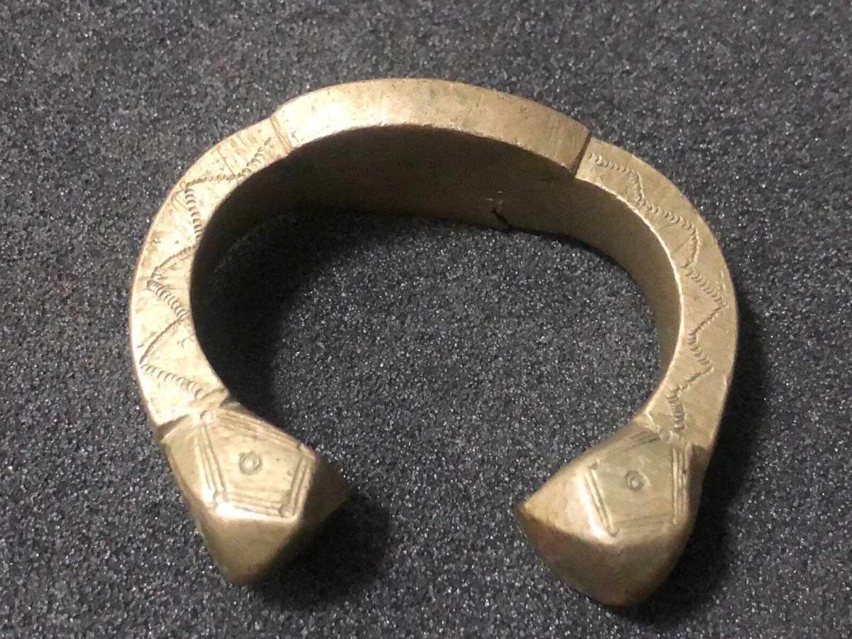 bracelet_monnaie__zone_sahelienne,_niger_avant_1948__afrique_