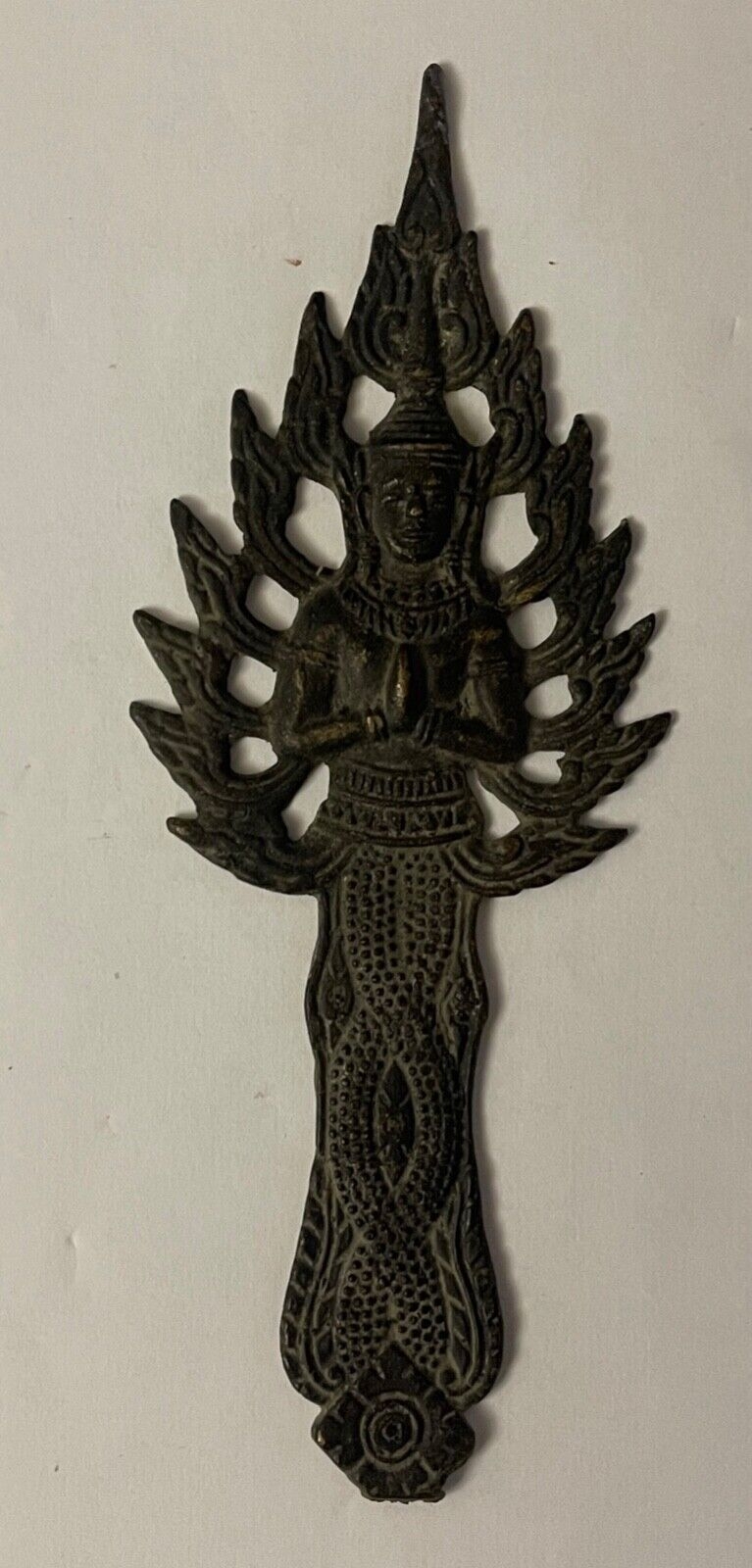 amulette_plaque_votive_a_patine_noire_thailande_ancienne_deesse_xixe