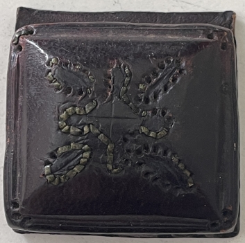 gris-gris_africain_en_cuir_amulette_de_protection_xixe_afrique_sahel