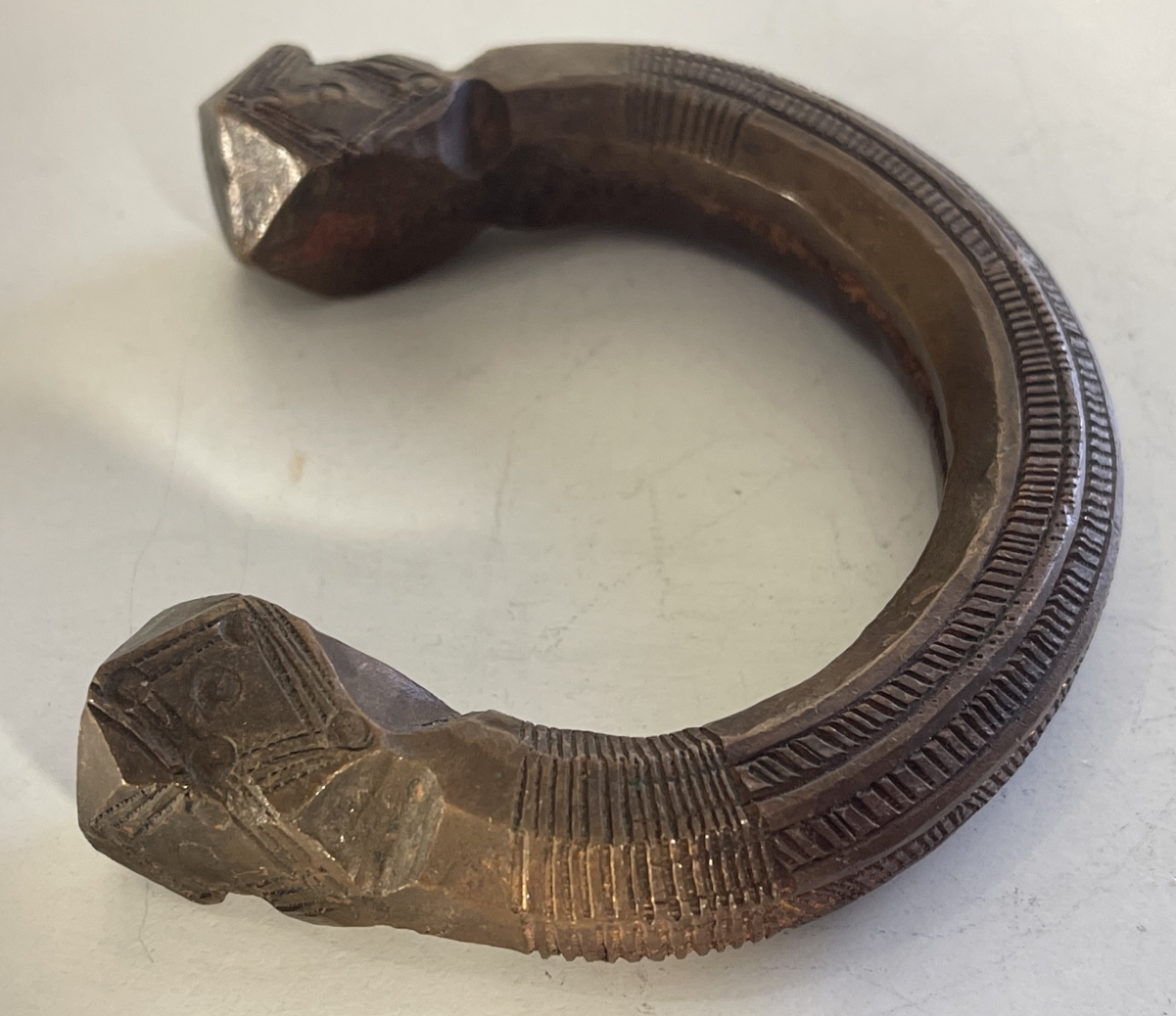 manille_afrique_ancien_anneau_monnaie_bronze_530_grammes_nigeria_xixe