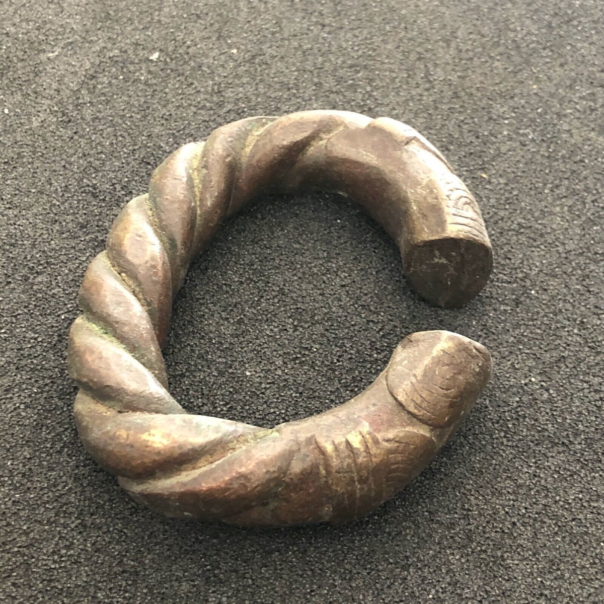 bracelet_bronze_a_patine_brune__senoufo__burkina_faso__afrique_bijoux__