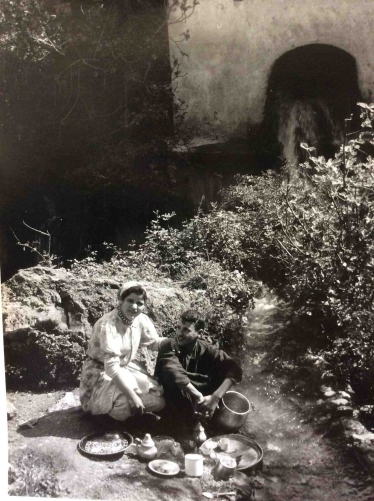 maroc__tirage_argentique_anonyme_entre_1930_et_1960__jeune_couple__al-_maghrib_