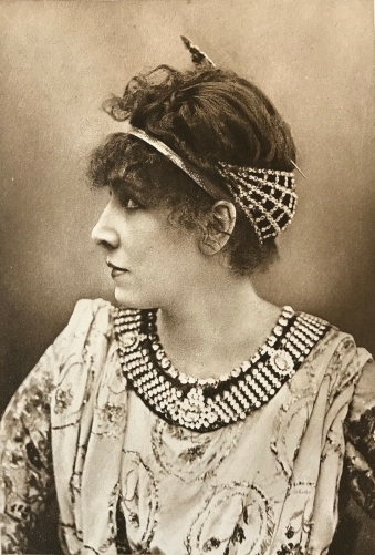 sarah_bernhardt_1844-1923_actrice_comedienne_cliche_nadar_theatre_circa_1870