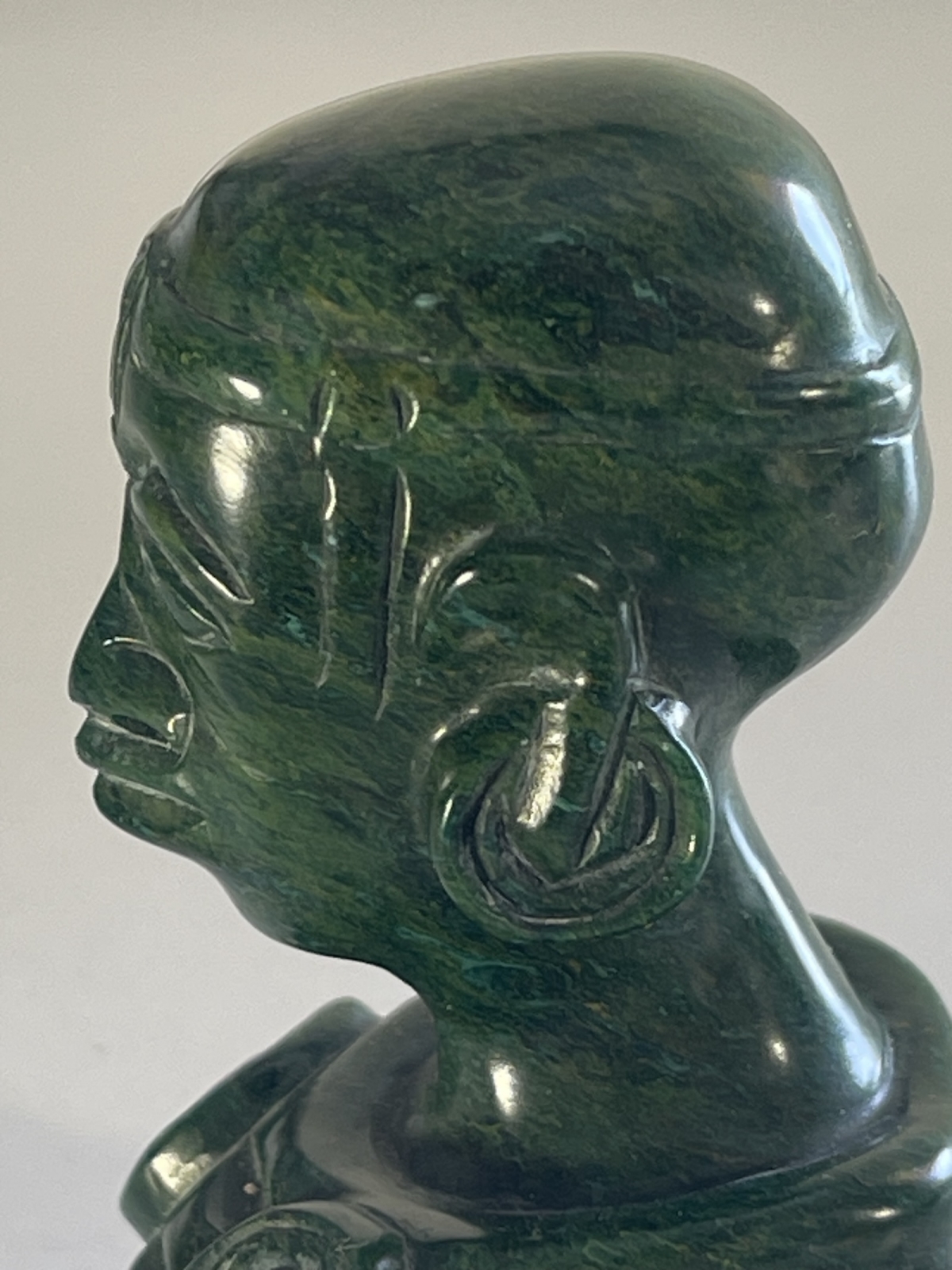 zimbabwe_art_shona_petite_sculpture_buste_afrique_en_pierre_serpentine_verte