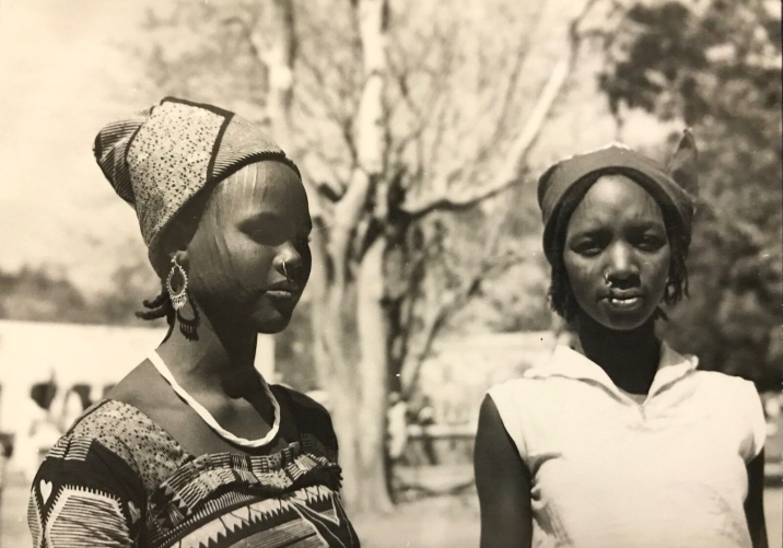 cameroun_rhumsiki_afrique__jeunes_femmes_kapsiki__circa_1950__argentique_cameroon_