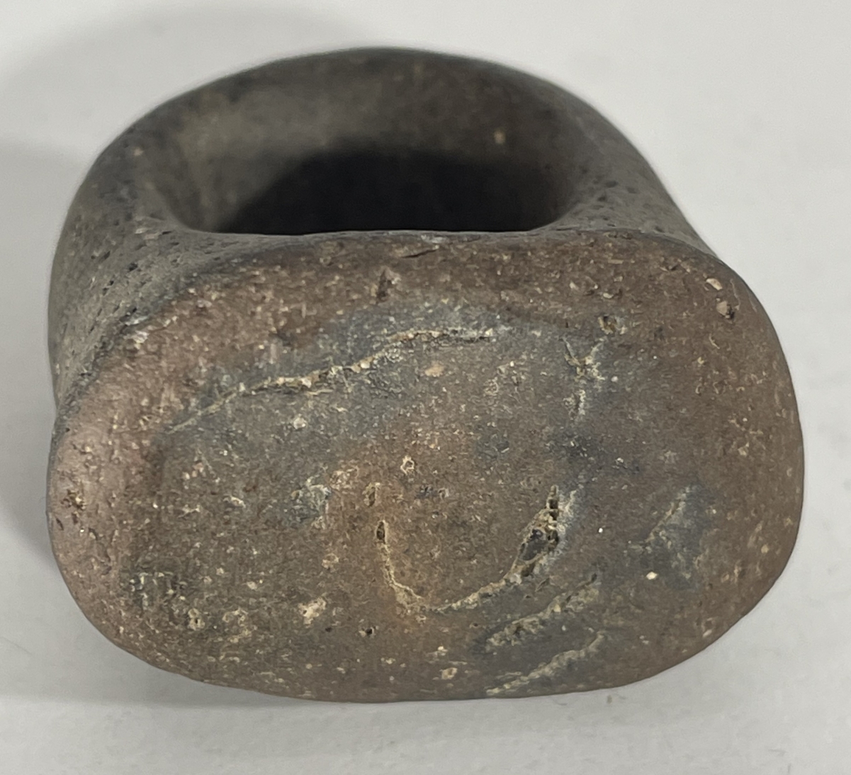 anneau_en_pierre_basalte_ou_lave_ethnographie_objet_ancien_curiosite