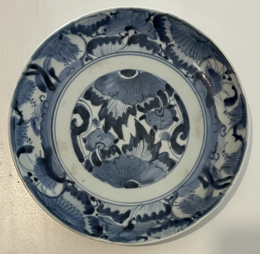 chine_porcelaine_assiette_décor_blanc_et_bleu_xvii_ou_debut_xviii