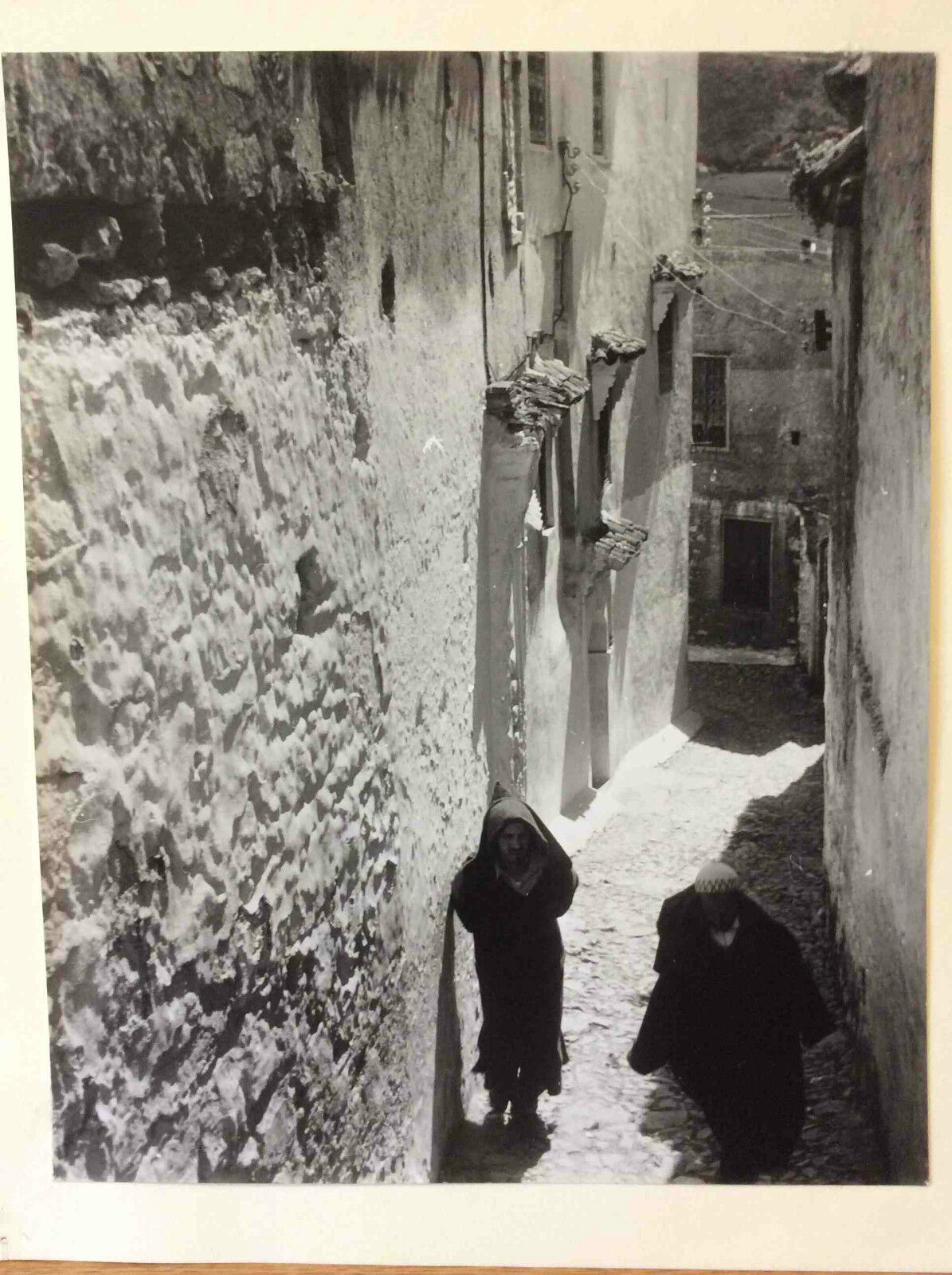 maroc__tirage_argentique_anonyme_entre_1930_et_1960__ruelle_al-_maghrib_