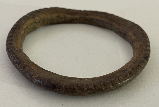 gabon_bracelet_ondumbo_du_haut-ogooue_en_peau_hippopotame_vers_1860_afrique