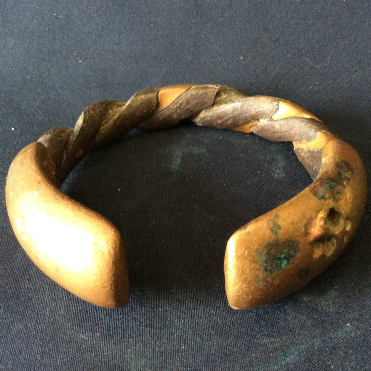 bracelet_bronze_torsade__afrique,_ethnie_non_identifiee__ancien