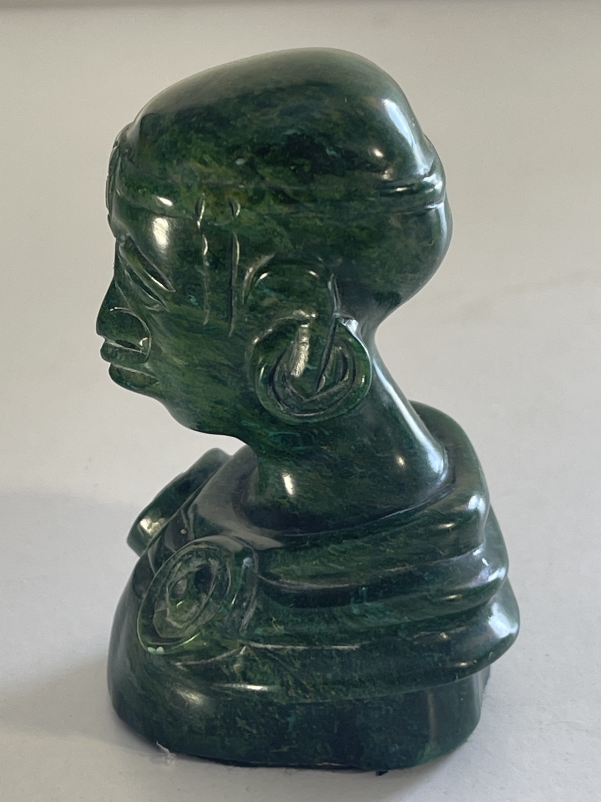 zimbabwe_art_shona_petite_sculpture_buste_afrique_en_pierre_serpentine_verte