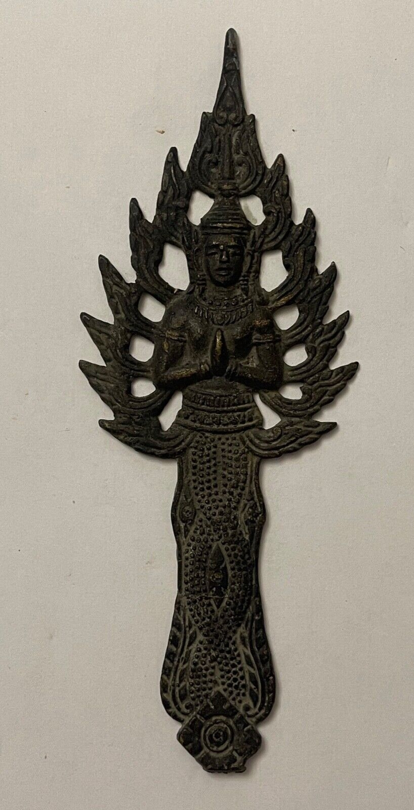amulette_plaque_votive_a_patine_noire_thailande_ancienne_deesse_xixe