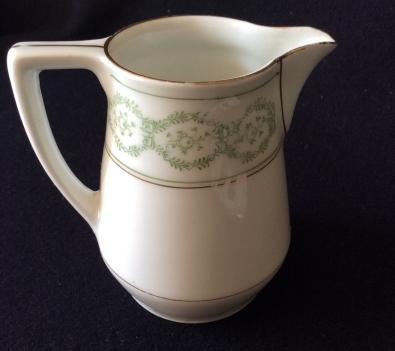 pot_a_lait_en_porcelaine_de_paris_france