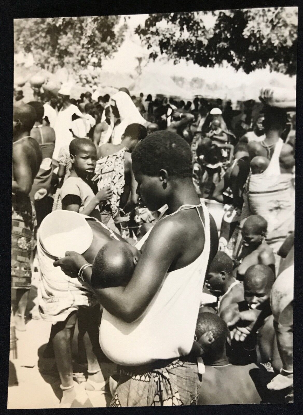 cameroun_rhumsiki_afrique__enfant_au_bras_kapsiki__circa_1950_argentique