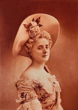 madame_yahne_1867-1950_actrice_comedienne_cliche_reutlinger