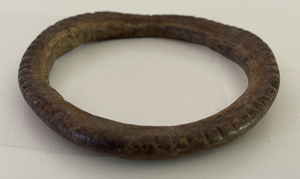 gabon_bracelet_ondumbo_du_haut-ogooue_en_peau_hippopotame_vers_1860_afrique