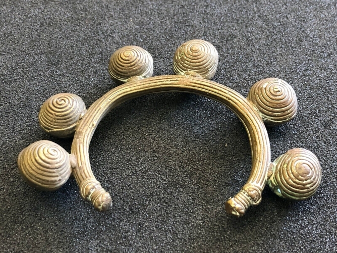 bracelet_en_bronze__ethnie_dan__afrique_cote_divoire_dan_guere_wobe__6_grelots_