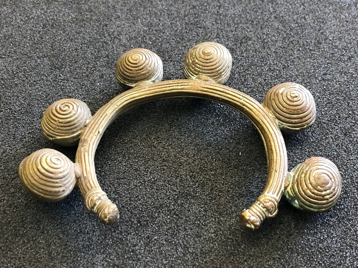 bracelet_en_bronze__ethnie_dan__afrique_cote_divoire_dan_guere_wobe__6_grelots_