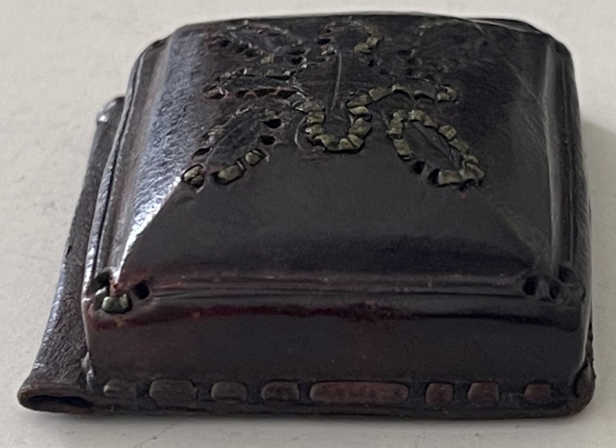 gris-gris_africain_en_cuir_amulette_de_protection_xixe_afrique_sahel