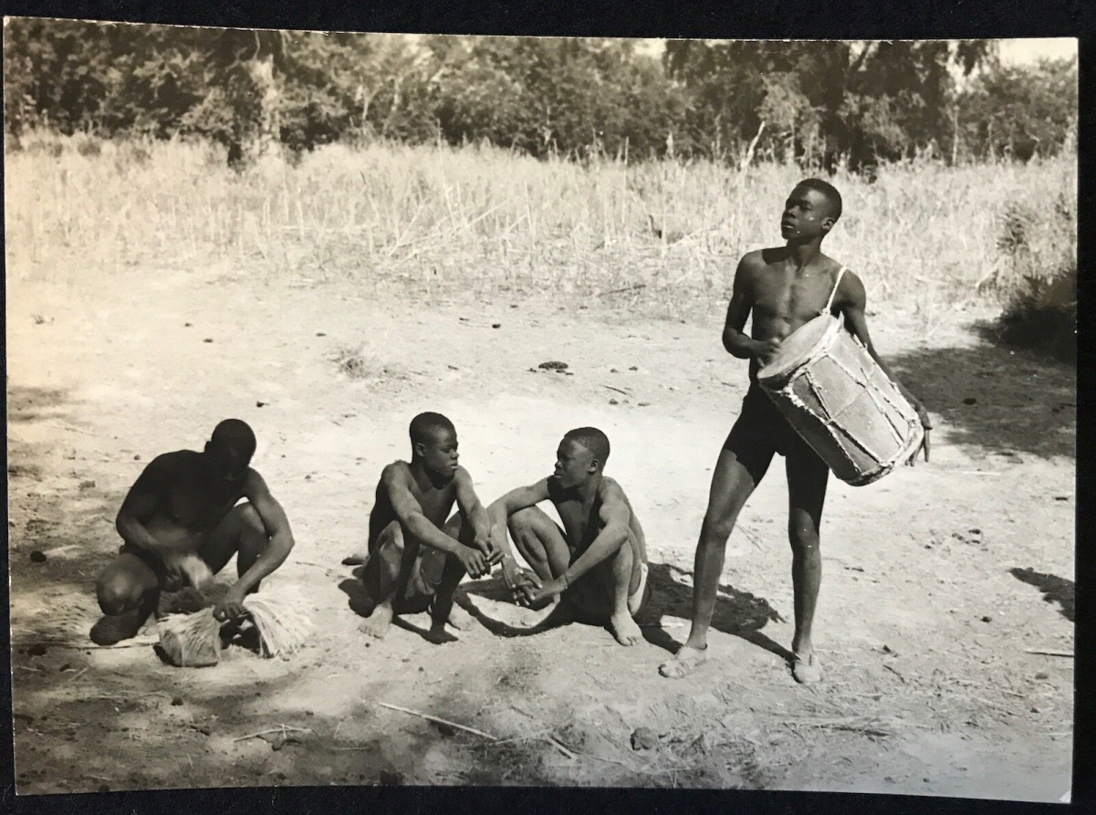 cameroun_rhumsiki_afrique_hommes_au_repos_kapsiki_circa_1950_argentique