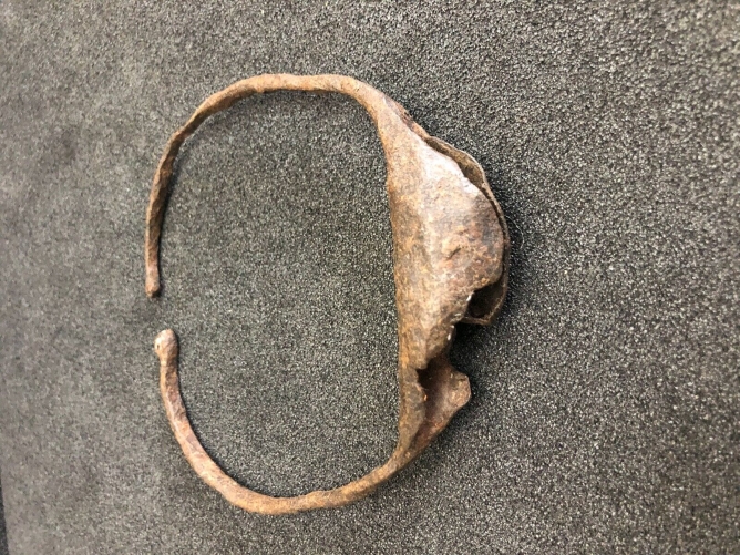 bracelet_de_dance_mossi_a_un_grelot_en_fer__moose_afrique__burkina_faso