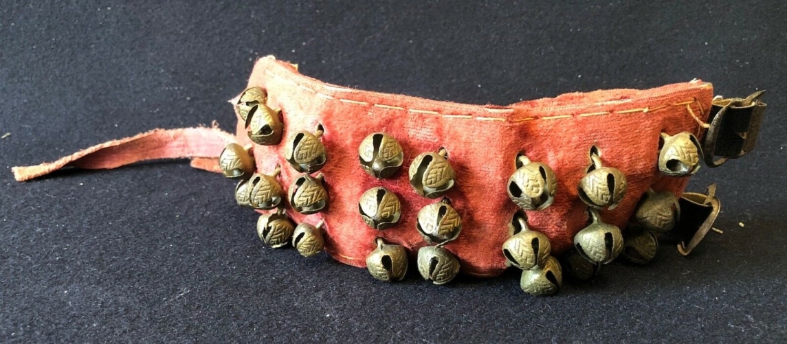 bracelet_a_grelots_ou_jambiere_clochette_nepal_milieu_xxe_tres_bon_son