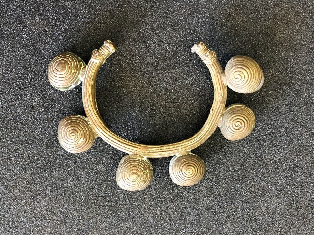 bracelet_en_bronze__ethnie_dan__afrique_cote_divoire_dan_guere_wobe__6_grelots_