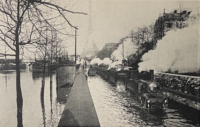 paris_inondation_trains_ligne_invalides_heliogravure_de_1910_france
