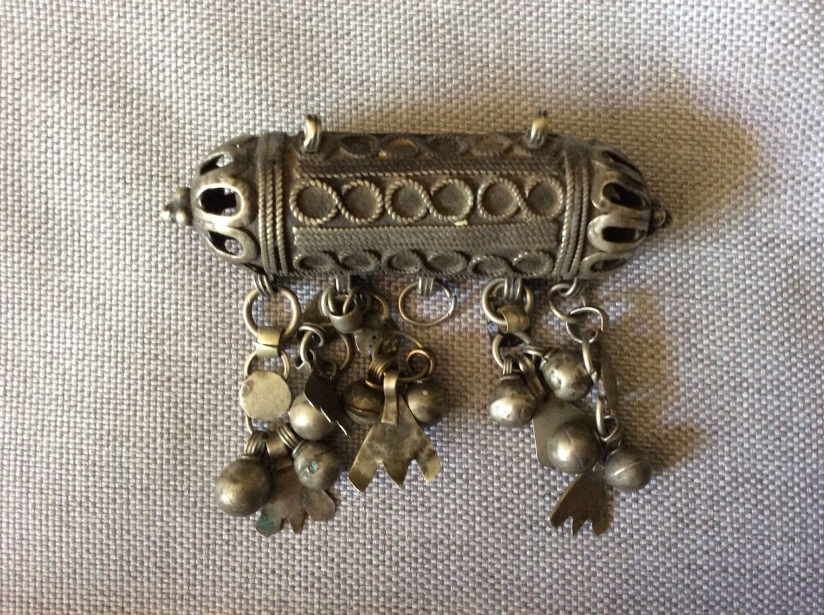 bijoux_element_de_parure_porte_amulette_yemen_oman_debut_xxe