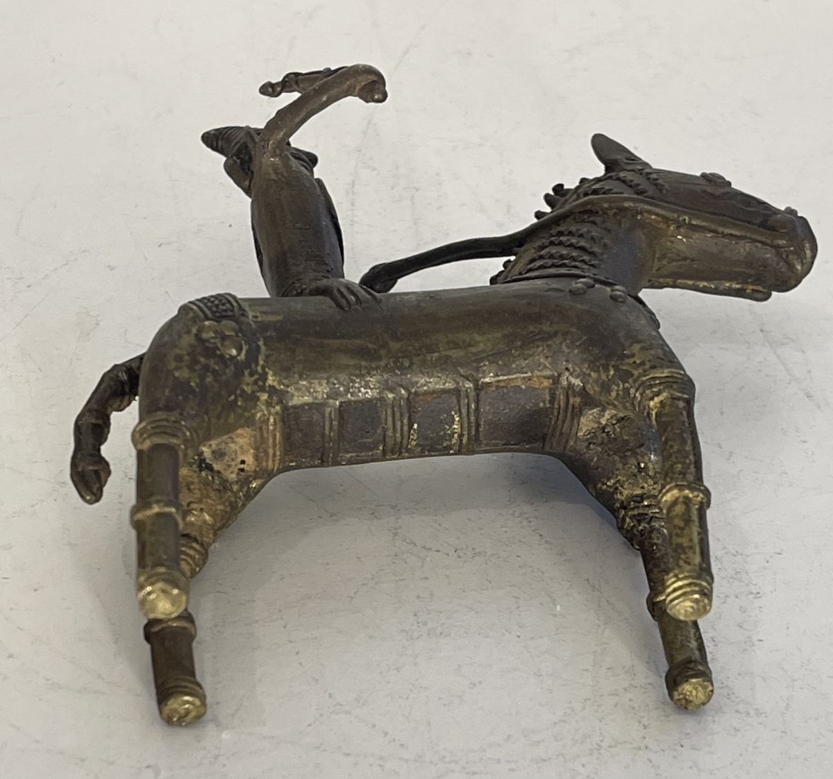 inde_femme_cavaliere_a_cheval_art_tribal_bastar_vers_1950