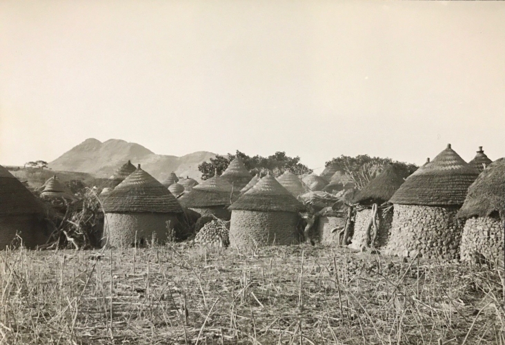 cameroun_rhumsiki_village_de_dos_kapsiki_circa_1950_argentique