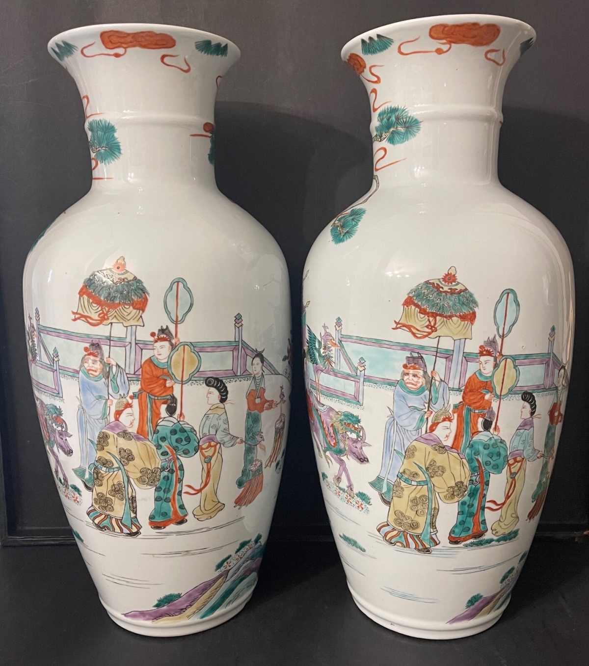 pair_chinese_qing_guangxu_porcelain_vases_polychrome_court_scene_xixth