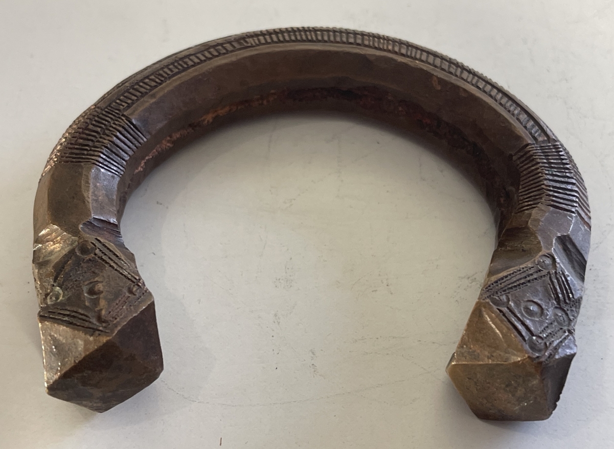 manille_afrique_ancien_anneau_monnaie_bronze_530_grammes_nigeria_xixe