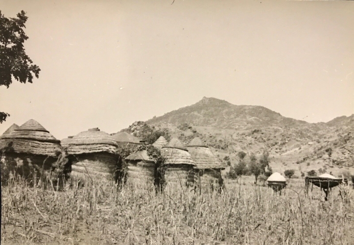 cameroun__village_rhumsiki__ethnie_kapsiki_afrique__circa_1950__tirage_argentique_