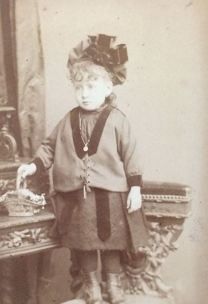 adolphe_terris_marseille_portrait_de_petite_fille_circa_1880_france_photographie