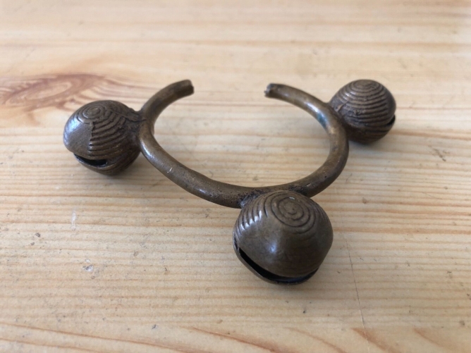 bracelet_bronze__ethnie_dan__afrique__cote_divoire_dan_guere_wobe__3_grelots_