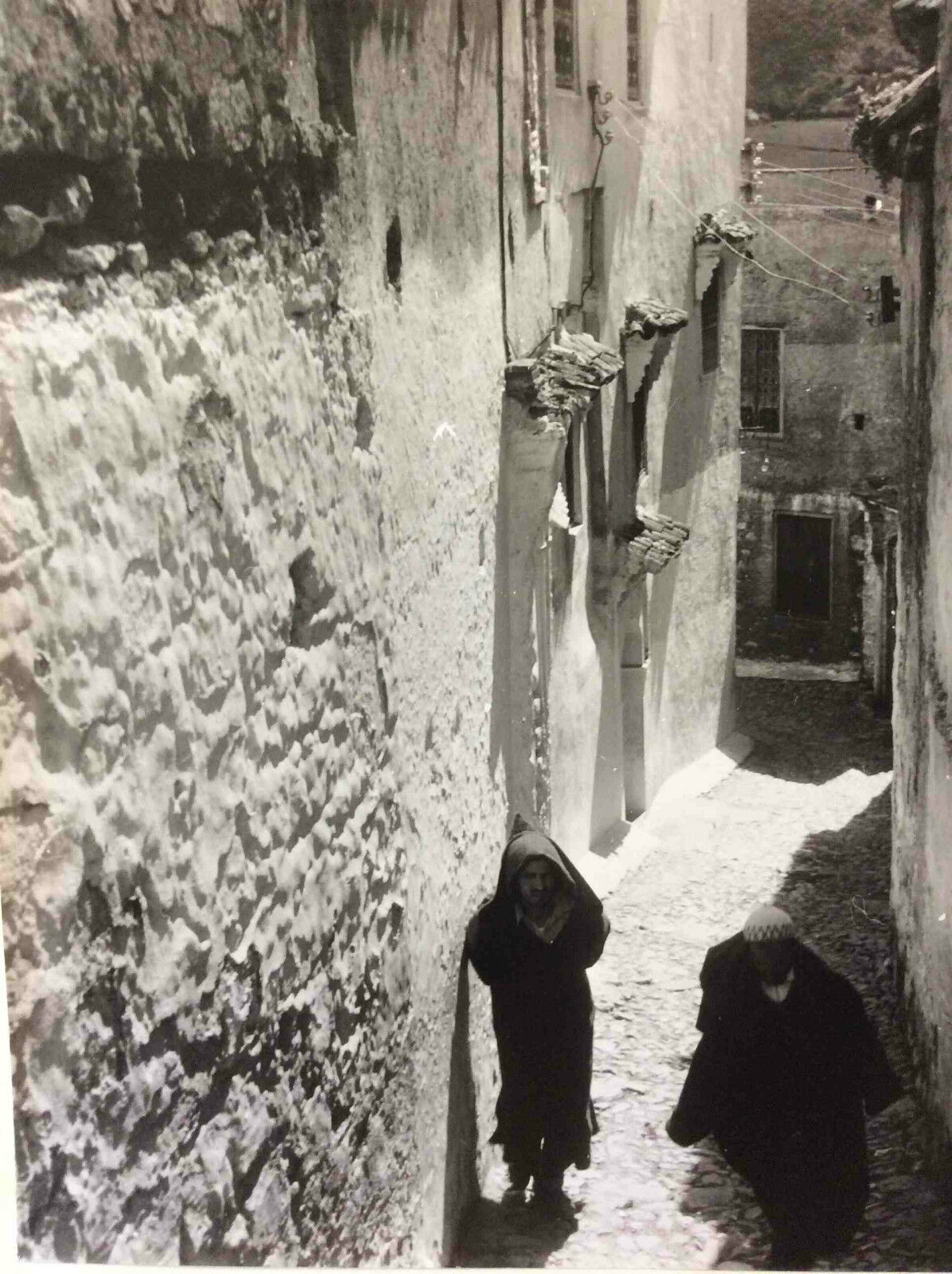 maroc__tirage_argentique_anonyme_entre_1930_et_1960__ruelle_al-_maghrib_