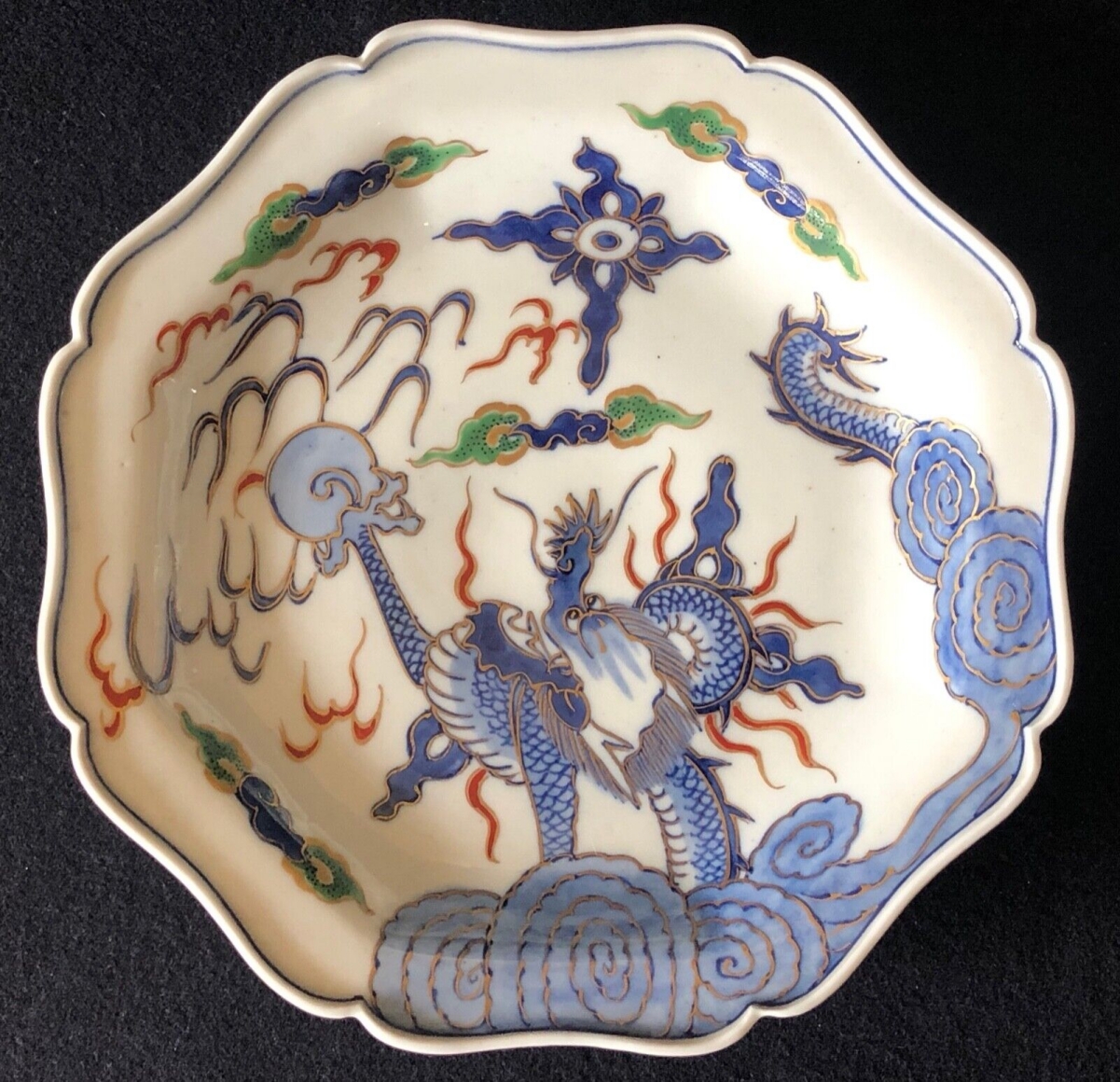 chine_assiette_polychrome_au_dragon_signature_apocryphe_chenghua_xixe_china