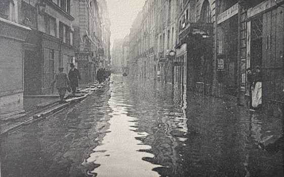 paris_inondation_rue_saint-andré-des-arts_heliogravure_de_1910_france